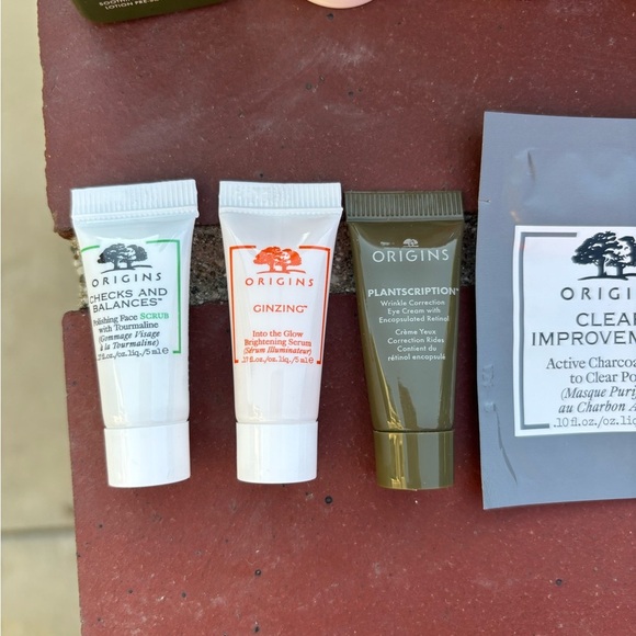 Origins Set of 13 Skincare Plus bag - Picture 2 of 7